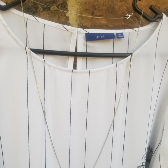 Apt 9 white with black blouse. XL. - Picture 2 of 5